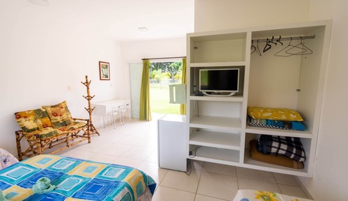 Habitación básica, varias camas