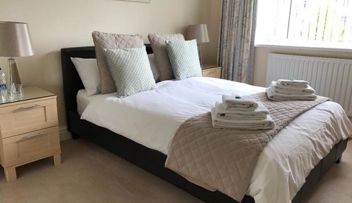 Apartamento Confort, baño privado, vistas al jardín (Queens Rd Rental: 3 Rooms)
