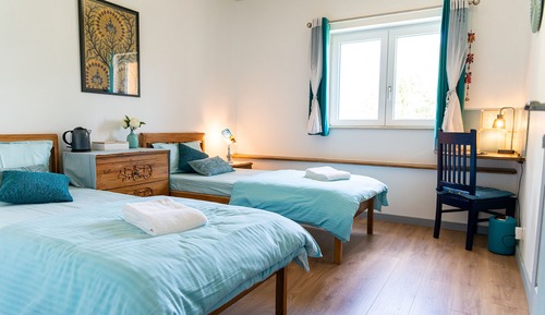 Habitación con 1 cama doble o 2 individuales, vistas a la montaña
