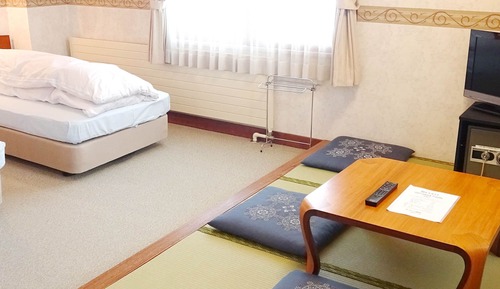 Habitación tradicional con 2 camas individuales