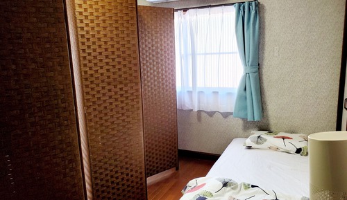 Dormitorio compartido básico, solo para mujeres