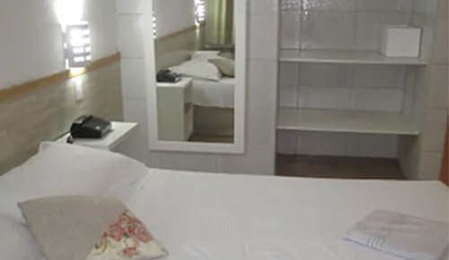 Habitación básica con 1 cama doble o 2 individuales