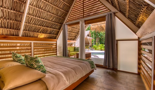 Bungalow de diseño, 1 cama de matrimonio grande, vistas a la piscina (Tippie)