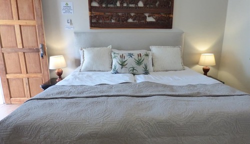 Habitación con 1 cama doble o 2 individuales, baño privado