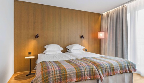 Habitación familiar, varias camas, no fumadores, balcón