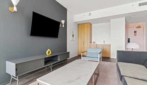 Suite, 1 cama de matrimonio grande con sofá cama, accesible para personas con discapacidad, balcón