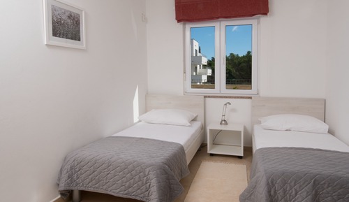 Apartamento superior, 2 habitaciones, junto a la piscina (Ground Floor)