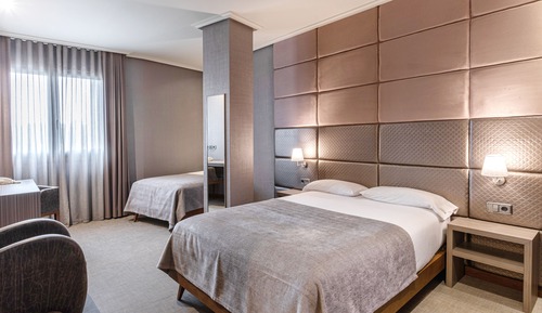 Habitación Confort doble, varias camas