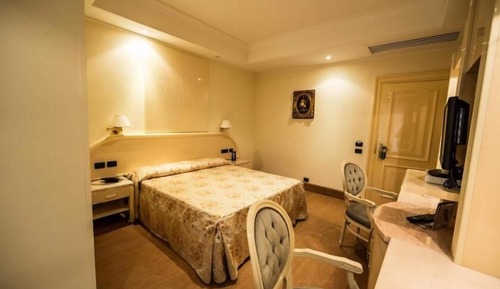 Habitación estándar con 1 cama doble o 2 individuales