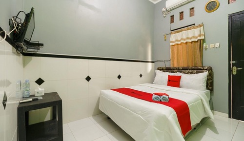 Habitación doble (RedDoorz)