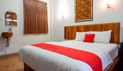 Habitación Deluxe (RedDoorz)