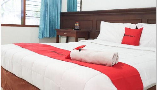 Habitación doble (RedDoorz)
