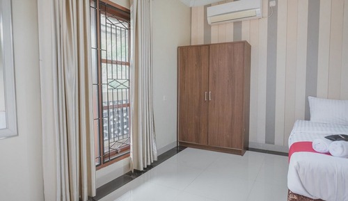 Habitación Premium (RedDoorz)
