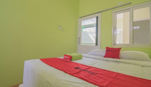 Habitación doble (RedDoorz)