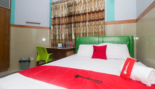 Habitación doble (RedDoorz)