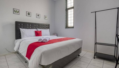 Habitación doble (RedDoorz)