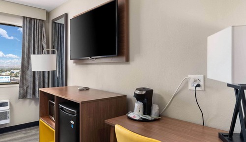 Room, 1 King Bed, Accessible, Non Smoking (Mobility, Bathtub w/Grab Bars)