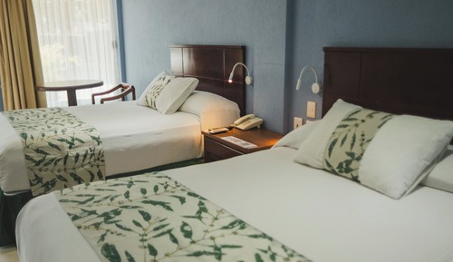 Habitación doble, 2 camas dobles (Pet Friendly)