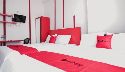 Habitación con 2 camas individuales (RedDoorz)
