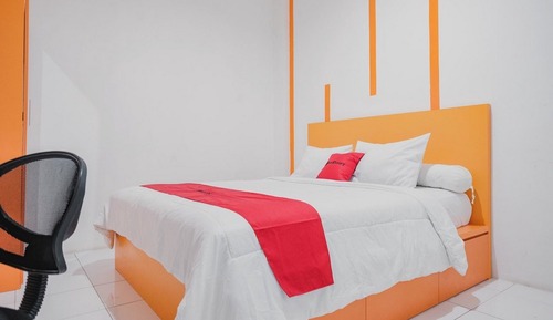 Habitación doble (RedDoorz)