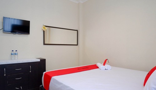 Habitación doble (RedDoorz)