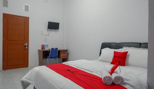 Habitación doble (RedDoorz)