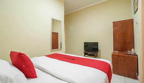 Habitación doble (RedDoorz)
