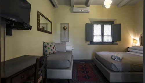Habitación clásica doble, 1 cama de matrimonio, vistas a la colina, en la zona del patio
