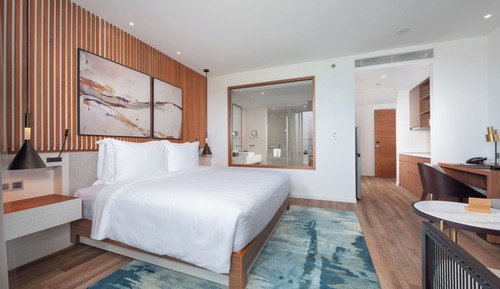 Estudio, 1 cama de matrimonio grande, balcón, vistas a la piscina