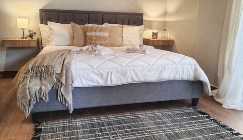 Suite estudio Deluxe, 1 cama de matrimonio grande, cocina básica, en la zona del jardín