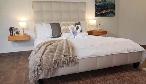 Suite estudio exclusiva, 1 cama de matrimonio, cocina básica, vistas a la montaña