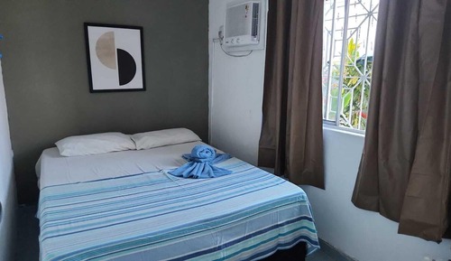 Habitación básica con 1 cama doble o 2 individuales