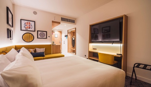 Habitación, 1 cama de matrimonio grande, vistas a la ciudad