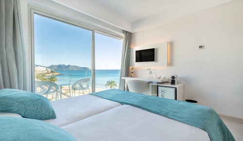 Habitación doble, balcón, vistas parciales al mar