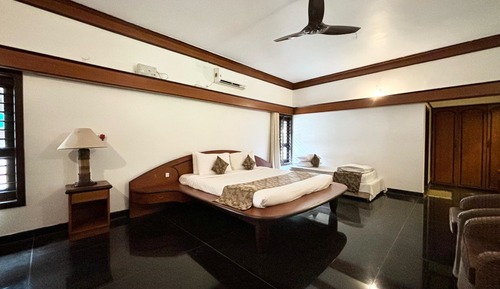 Habitación ejecutiva doble, 1 cama de matrimonio grande, vistas al jardín