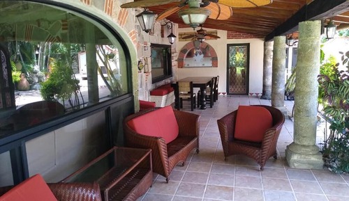 Villa familiar, piscina privada, vistas a la montaña