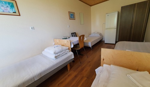 Habitación cuádruple básica, baño compartido