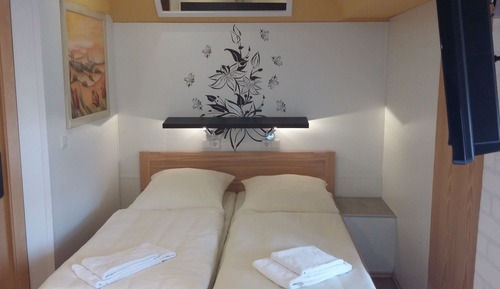 Habitación básica con 1 cama doble o 2 individuales