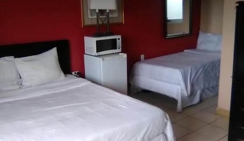 Habitación básica con 1 cama doble o 2 individuales, varias camas