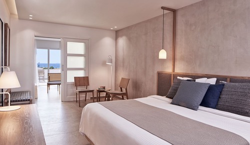 Habitación familiar, vistas parciales al mar