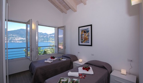 Ático familiar, 6 habitaciones, junto a la montaña (Paradiso di Menaggio Penthouse)