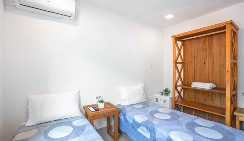 Habitación estándar con 1 cama doble o 2 individuales