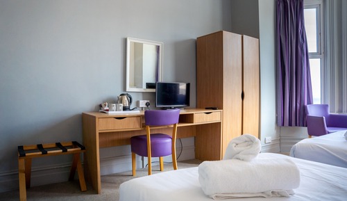 Habitación con 2 camas individuales, vistas al mar