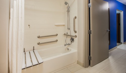 Suite, 2 camas de matrimonio, accesible en silla de ruedas (Accessible Tub)