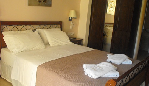 Habitación superior con 1 cama doble o 2 individuales