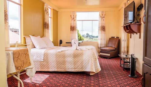Studio Suite, 1 King Bed, Private Bathroom