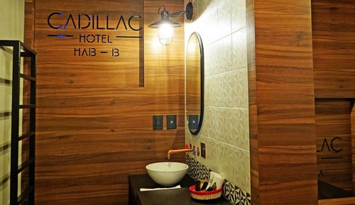 Habitación básica con 2 camas individuales