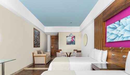 Altitude Junior Suite Swimout Ocean Front Double