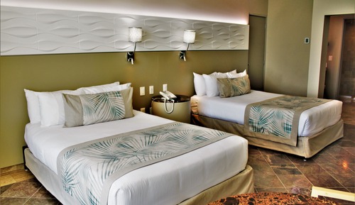 Habitación superior, 2 camas dobles, vistas al mar