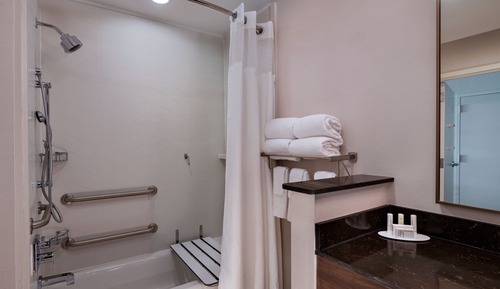Habitación, 2 camas de matrimonio (Mobility Accessible, Tub)